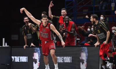 Αρμάνι Μιλάνο: Η εμφάνιση του Ντίνου Μήτογλου (photos+video)