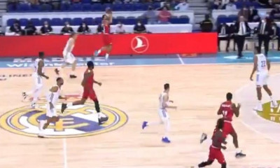 Euroleague: Απίθανο τρίποντο από το κέντρο σε... αιφνιδιασμό ο Μάικ Τζέιμς! (videos)