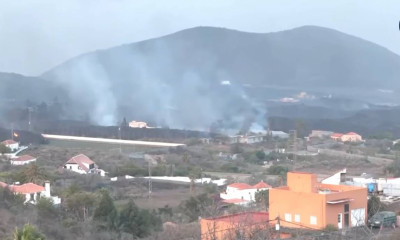 Συγκλονιστικές εικόνες από τo ηφαίστειο στο Λα Πάλμα: Η λάβα καλύπτει γήπεδο ποδοσφαίρου