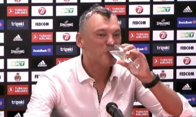 Μονακό-Μπαρτσελόνα: Ο Μίτροβιτς κέρασε σαμπάνια της... παρηγοριάς (video)