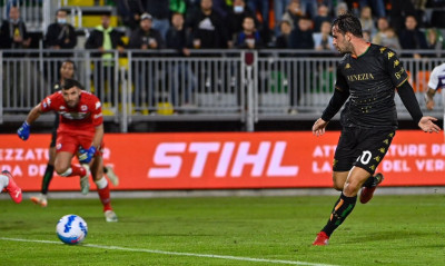 Serie A: Η Βενέτσια λύγισε τη Φιορεντίνα κι ανάσανε (video+photos)