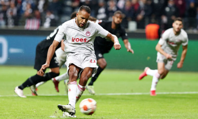 Άιντραχτ-Ολυμπιακός: Έκανε πέναλτι ο Σισέ - «Απάντησε» με τον ίδιο τρόπο ο Ελ Αραμπί (videos)