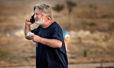 Άλεκ Μπάλντουιν: Συντετριμμένος ο ηθοποιός - Πώς εκπυρσοκρότησε το όπλο που κρατούσε (vid)