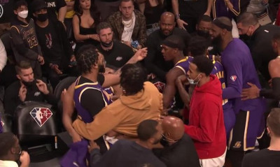 Λέικερς: Χαμός στον πάγκο! Πήγαν να πιαστούν στα χέρια οι Ντέιβις και Χάουαρντ (video)