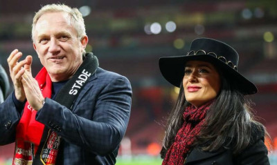 Ο ποδοσφαιριστής που έριξε χυλόπιτα στη Σάλμα Χάγεκ! (Photos)