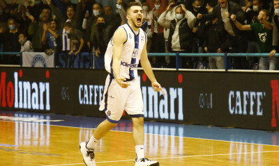 Ηρακλής-Ολυμπιακός: Καρέ καρέ το τρίποντο της παράτασης και το φάουλ που δεν δόθηκε (videos+photos)