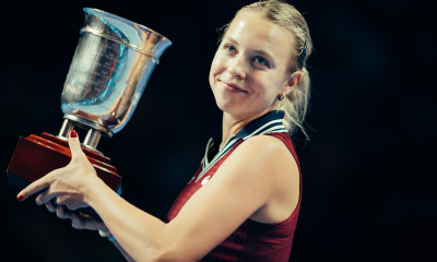 «Τσαρίνα» η Ανέτ Κονταβέιτ, που κατέκτησε το Kremlin Cup κόντρα στην Αλεξάντροβα (video+photos)