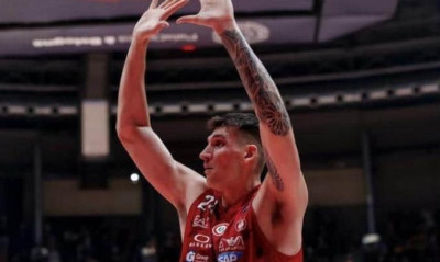 Αρμάνι: Η πολύ καλή εμφάνιση του Μήτογλου (vid)