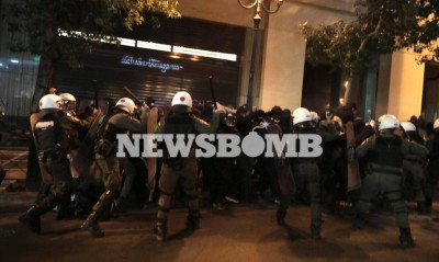 Επεισόδια και χημικά στο κέντρο της Αθήνας σε συγκέντρωση κατά της αστυνομικής βίας