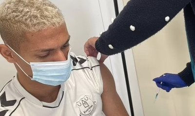 Σάλος στην Premier League - Παίκτες πληρώνουν 1.000 λίρες για πλαστό πιστοποιητικό εμβολιασμού