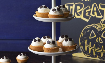 Άκης Πετρετζίκης: Cheesecake bites φαντασματάκια