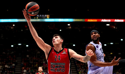 Αρμάνι-Μπαρτσελόνα 75-70: Στην κορυφή οι Ιταλοί - Έριξαν στο καναβάτσο την ομάδα του Γιασικεβίτσιους