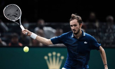 Masters Παρισιού: Στον τελικό με Τζόκοβιτς ο Μεντβέντεφ