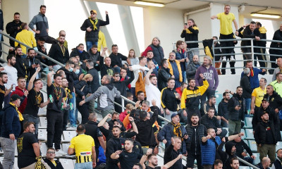 Βόλος-Άρης: Δακρυγόνα, ένταση στις εξέδρες και διακοπή! – «Οι Αρειανοί σπάνε και δέρνουν» (photos)