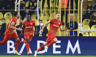 Γκέλαρε η Φενερμπαχτσέ, της έβαλε γκολ ο Κολοβέτσιος! (Video)