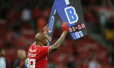 Τρομερό ξύλο - Κέρδισαν το ντέρμπι και πανηγύρισαν με φέρετρα οι παίκτες (videos)