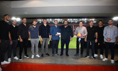 Ο Βαγγέλης Μαρινάκης παρέδωσε το πριμ στην «ασημένια» εθνική του πόλο (photos+video)