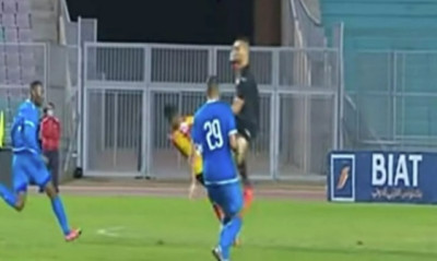 «Δολοφονικό» μαρκάρισμα - Τον κλώτσησε στο πρόσωπο και τον άφησε αναίσθητο (photos+video)