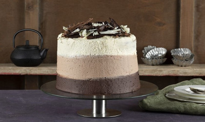 Άκης Πετρετζίκης: Τούρτα τριπλής σοκολάτας
