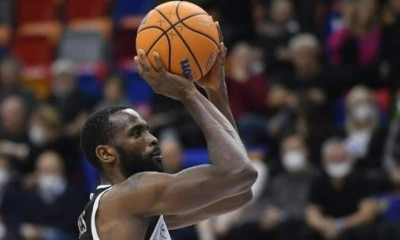 Τζόουνς: «Απίστευτος ο κόσμος του ΠΑΟΚ - Όλα καλά για το νέο συμβόλαιο»