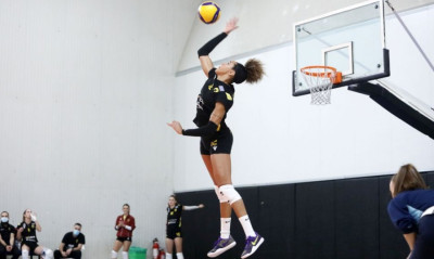 ΑΕΚ - Σοκαρισμένη η Τέρελ: Έπεσε στο αμάξι της πεζός για να αυτοκτονήσει