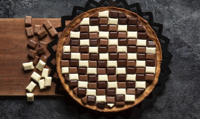 Άκης Πετρετζίκης: Τάρτα σοκολάτας με μπανάνα