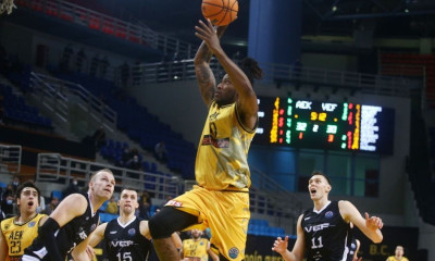 ΑΕΚ-Ρίγα: Εντυπωσιακή προσποίηση και κάρφωμα του Γκρίφιν (video)