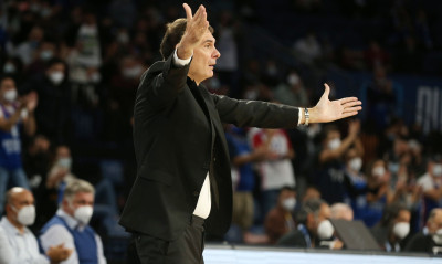 Αναντολού Εφές-Ολυμπιακός: «Εκρήξεις» από Μπαρτζώκα - Τα έβαλε με Αταμάν και κυνήγησε τους διαιτητές