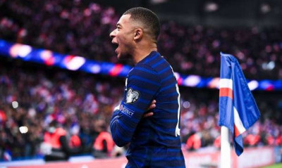 Το κόμικ του Εμπαπέ και η επίσκεψη στην παιδική του ομάδα (Photos)