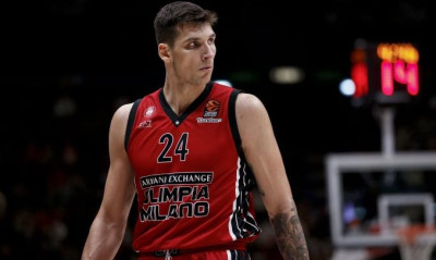 Αρμάνι Μιλάνο: «Νυστέρι» για Μήτογλου