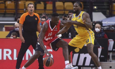 Φαλ: «Προτιμώ να πασάρω από το να καρφώνω»