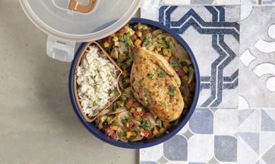 Άκης Πετρετζίκης: Ψητό στήθος κοτόπουλου με ρύζι και λαχανικά