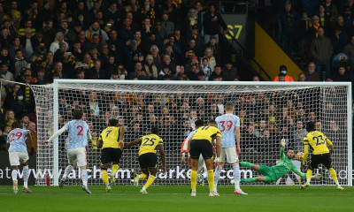 Premier League: Απίθανος Ντε Χέα απέκρουσε δύο πέναλτι, αλλά δεν γλίτωσε το 1-0! (video)