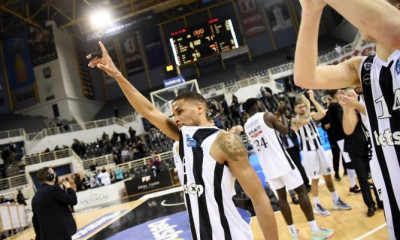 ΠΑΟΚ: Το ντεμπούτο του Μάντζαρη και η αγκαλιά του Λοβ (video)