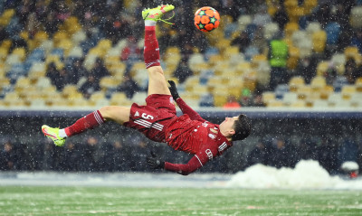 Ντιναμό Κιέβου-Μπάγερν Μονάχου: Τρομερή γκολάρα με ανάποδο ψαλιδάκι από τον Λεβαντόφσκι (video)