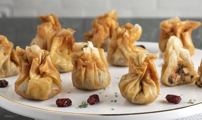 Άκης Πετρετζίκης: Πουγκάκια με άγρια μανιτάρια και μπρι