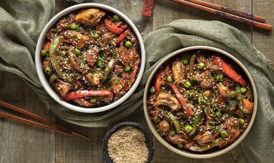 Άκης Πετρετζίκης: Τηγανητό ρύζι με κοτόπουλο