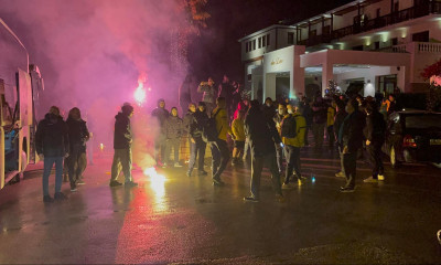 ΑΕΚ: Θερμή υποδοχή στα Γιάννινα - Αποθέωση για Γιαννίκη (photos+video)
