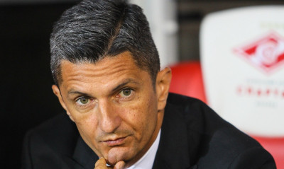 Ρουμανία: Μύθος του ποδοσφαίρου ο... αντι-Λουτσέσκου (photos+video)