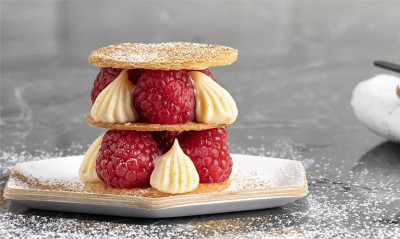 Άκης Πετρετζίκης: Μιλφέιγ με raspberries