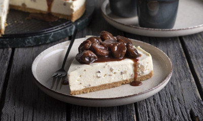 Άκης Πετρετζίκης: Cheesecake κάστανο