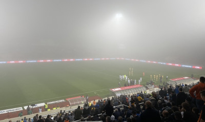Κύπρος: Δεν έβλεπαν μπροστά τους - Η ομίχλη διέκοψε το ντέρμπι ΑΠΟΕΛ-Ομόνοια! (video+photos)