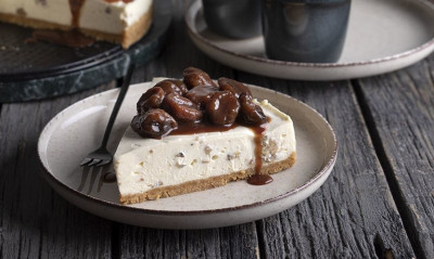 Άκης Πετρετζίκης: Cheesecake κάστανο