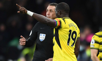 Διακοπή στο Γουότφορντ-Τσέλσι, οπαδός υπέστη καρδιακή προσβολή (Video)