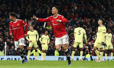 Premier League: Οι Πορτογάλοι έδωσαν το ντέρμπι στην Γιουνάιτεντ, έγινε 800άρης ο Ρονάλντο!