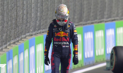 Formula 1: Τράκαρε και έδωσε την pole position στον Χάμιλτον ο Φερστάπεν (photos)