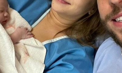 Ποδοσφαιριστής της Super League έγινε μπαμπάς. Οι πρώτες φωτό από το μαιευτήριο