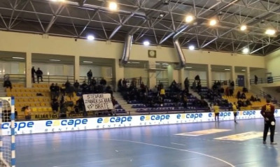 ΑΕΚ-Καντέτεν: Ενός λεπτού σιγή για τον Γέλοβατς και στο ματς χάντμπολ (video)