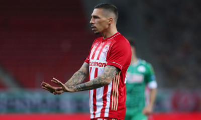 Χοσέ Χολέμπας: Αποφάσισε να… κρεμάσει τα παπούτσια του (Photos)