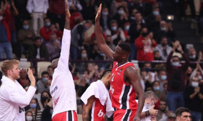 Ολυμπιακός: Στη 12άδα ο Φαλ, εκτός ο Λούντζης